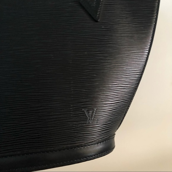 Louis Vuitton Epi Black Leather Shoulder Bag - Picture 6 of 16